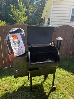 Traeger pro 34 wood pellet grill and smoker in bronze with cover and wood pellets