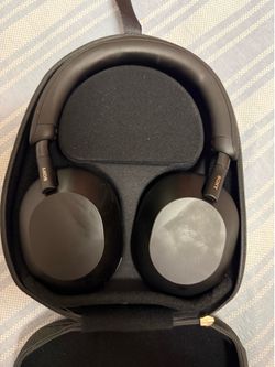 Sony XM5 Headphones  $160 pickup only.