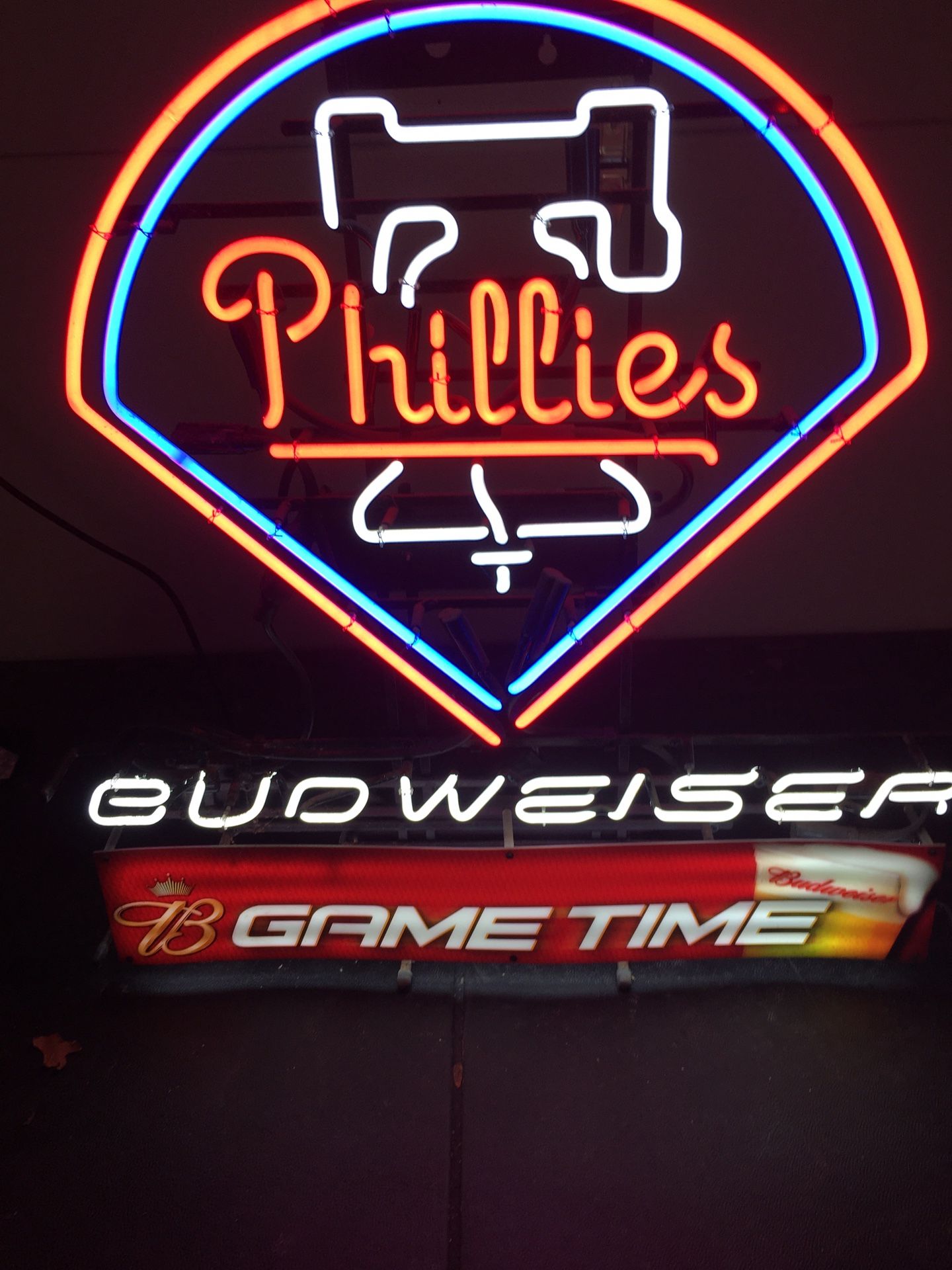 Budweiser neon sign 31” by 32”