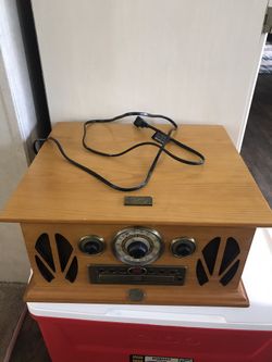 Spirit of Louis ansonia turntable and cd player and Am/Fm radio $25