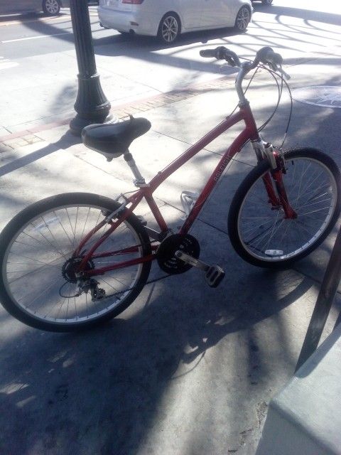 RALEIGH VENTURE MOUNTAIN ROAD BIKE 