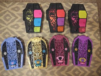 Monster High Coffin Doll Cases (7)