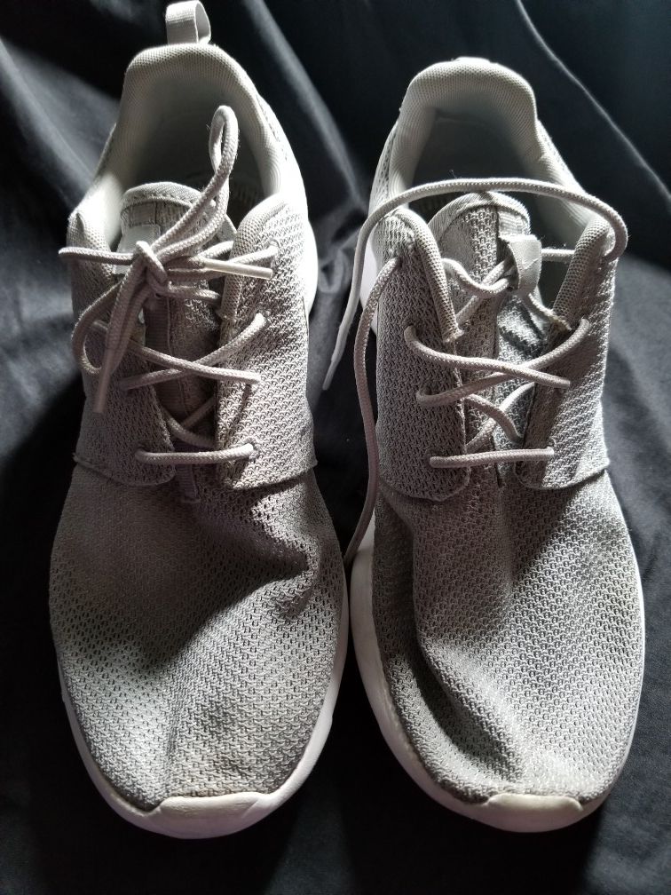 nike roshe size 10