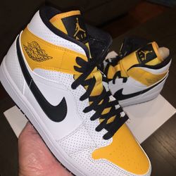 Women’s Air Jordan 1 Mid University Gold Size 11.5 W