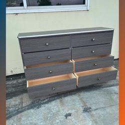 8 drawers dresser / Eight drawers dresser
