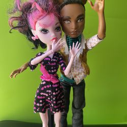 Monster High Draculaura and Clawd Wolf School's Out Forbitten Love 2011