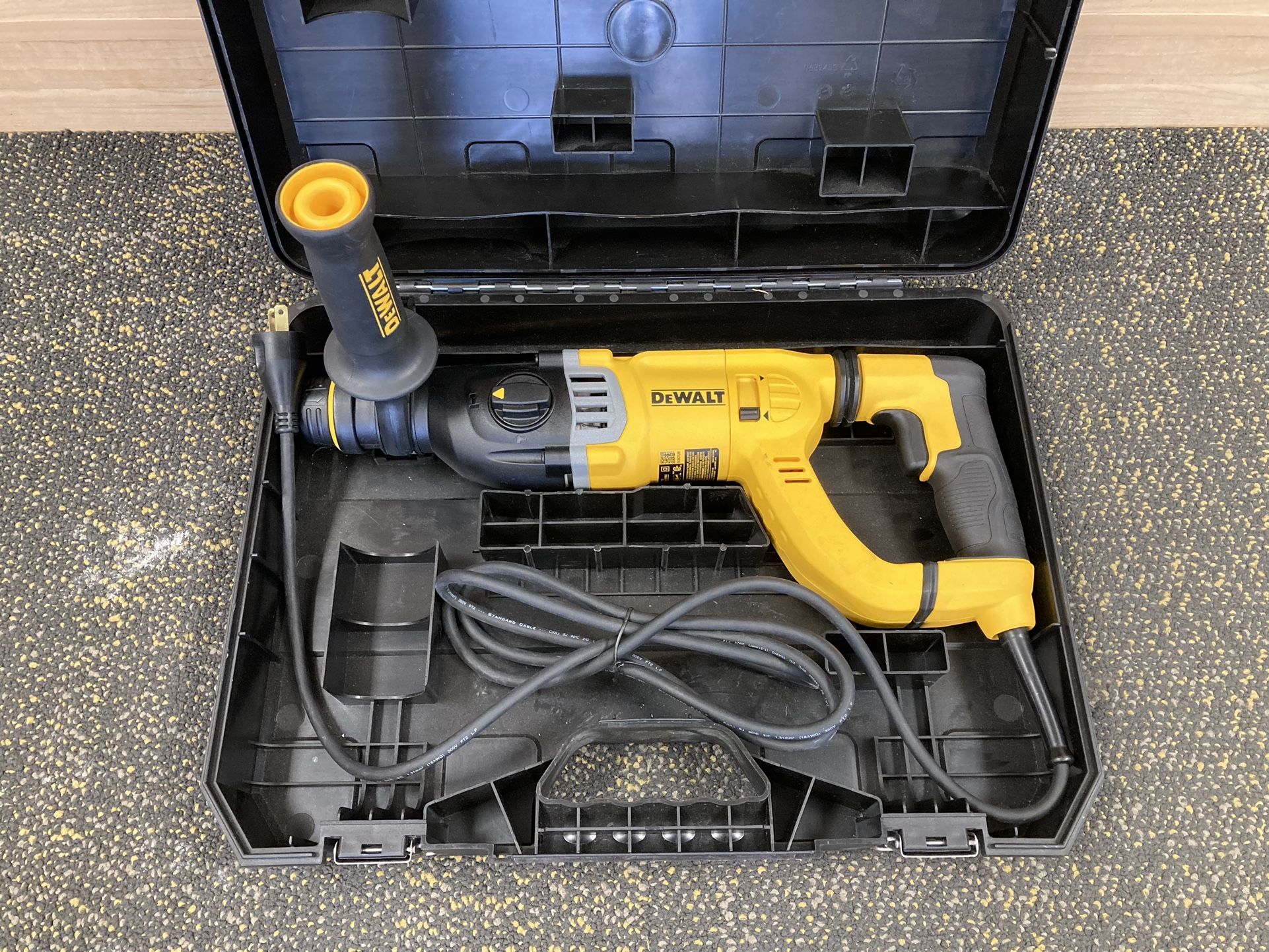 DEWALT 8.5 Amp 1-1/8 in. Corded SDS-PLUS D-Handle Concrete/Masonry Rotary Hammer Drill Kit