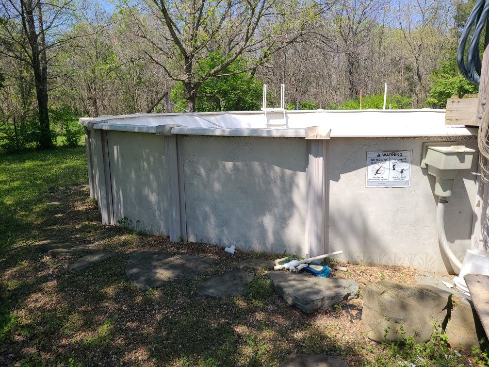 24' Round Doughboy Swimming Pool