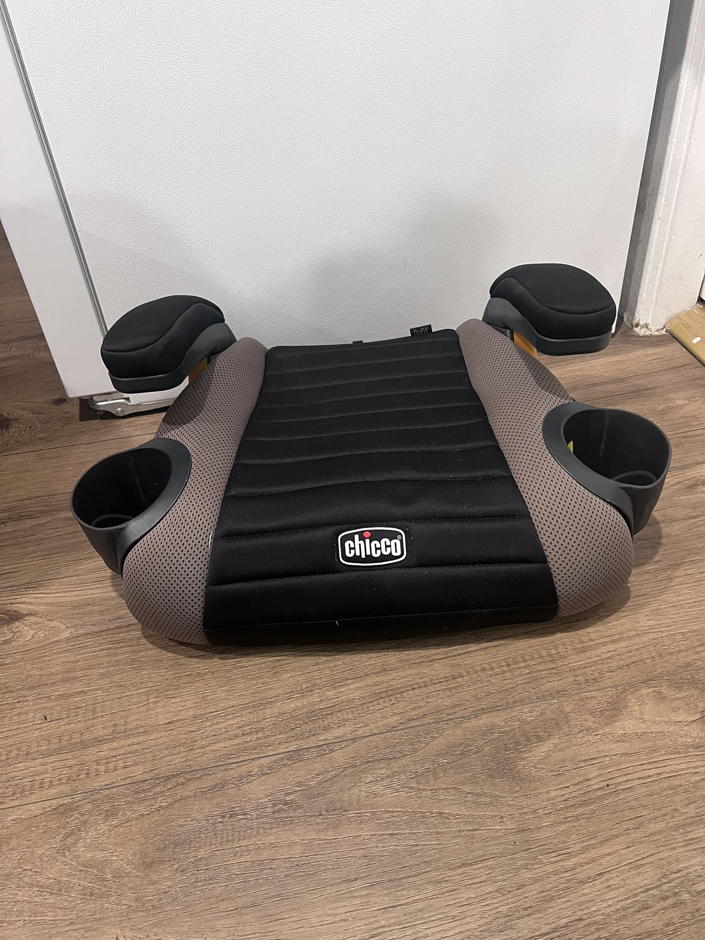 Chicco GoFit® ClearTex® Backless Booster Car Seat, Travel Booster Seat for Car, Portable Car Booster Seat for Children at Least 4 Years Old and 40-110