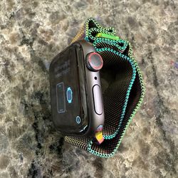 Apple Watch Series 4 (GPS + Cellular)  40mm