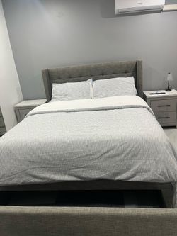 Like new queen bedroom set