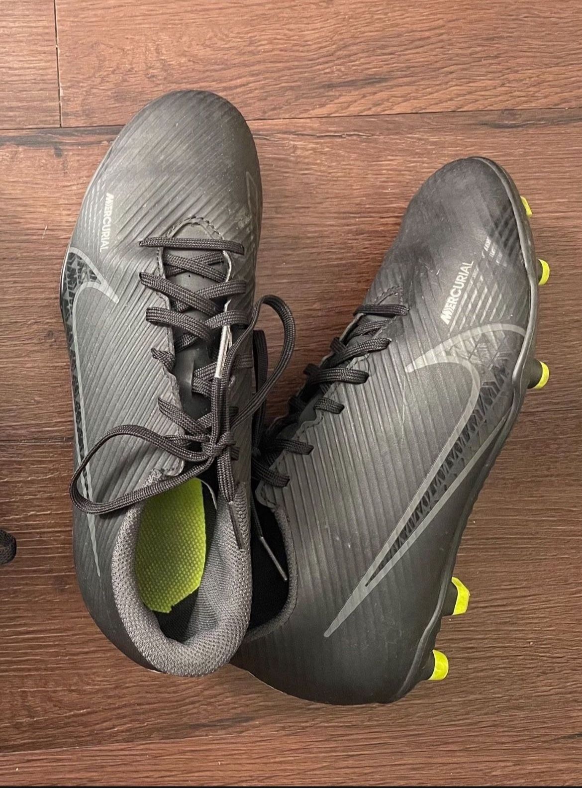 Like New Nike Cleats, Size 6