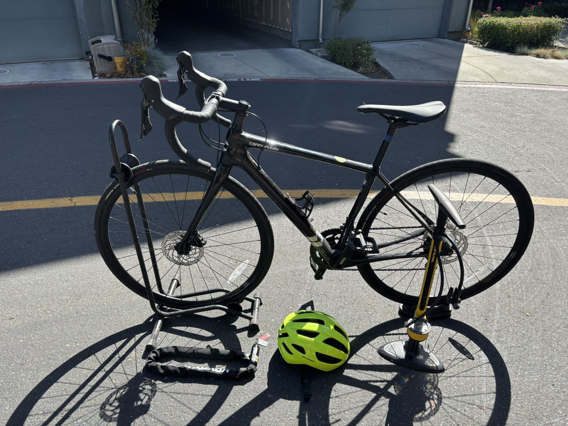 2020 Cannondale Synapse 3 Road Bike Starter Kit