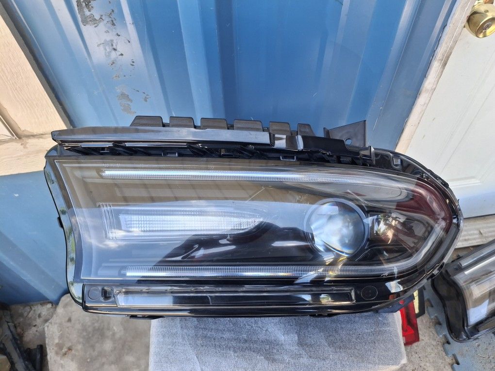 15-22 DODGE CHARGER HEADLIGHT RH