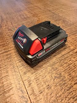 New Milwaukee M18 18V 2.0 Ah Lithium-Ion Battery 48-11-1820 (No Box)