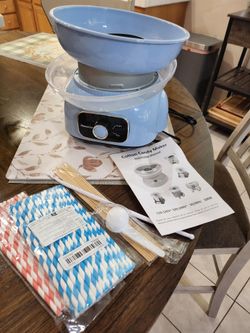 Cotton candy machine with 5 full size sugars