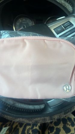 lululemon everywhere belt bag size 1L PINK