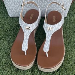 Michael Kors Sandals ONLY (bag not available)New/Huaraches MK (La bolsa se vendio)talla/size 10