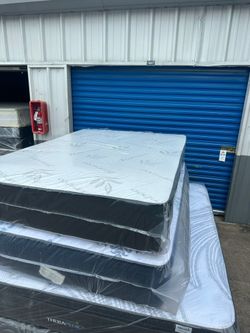 Full Size Mattress And Box Spring 