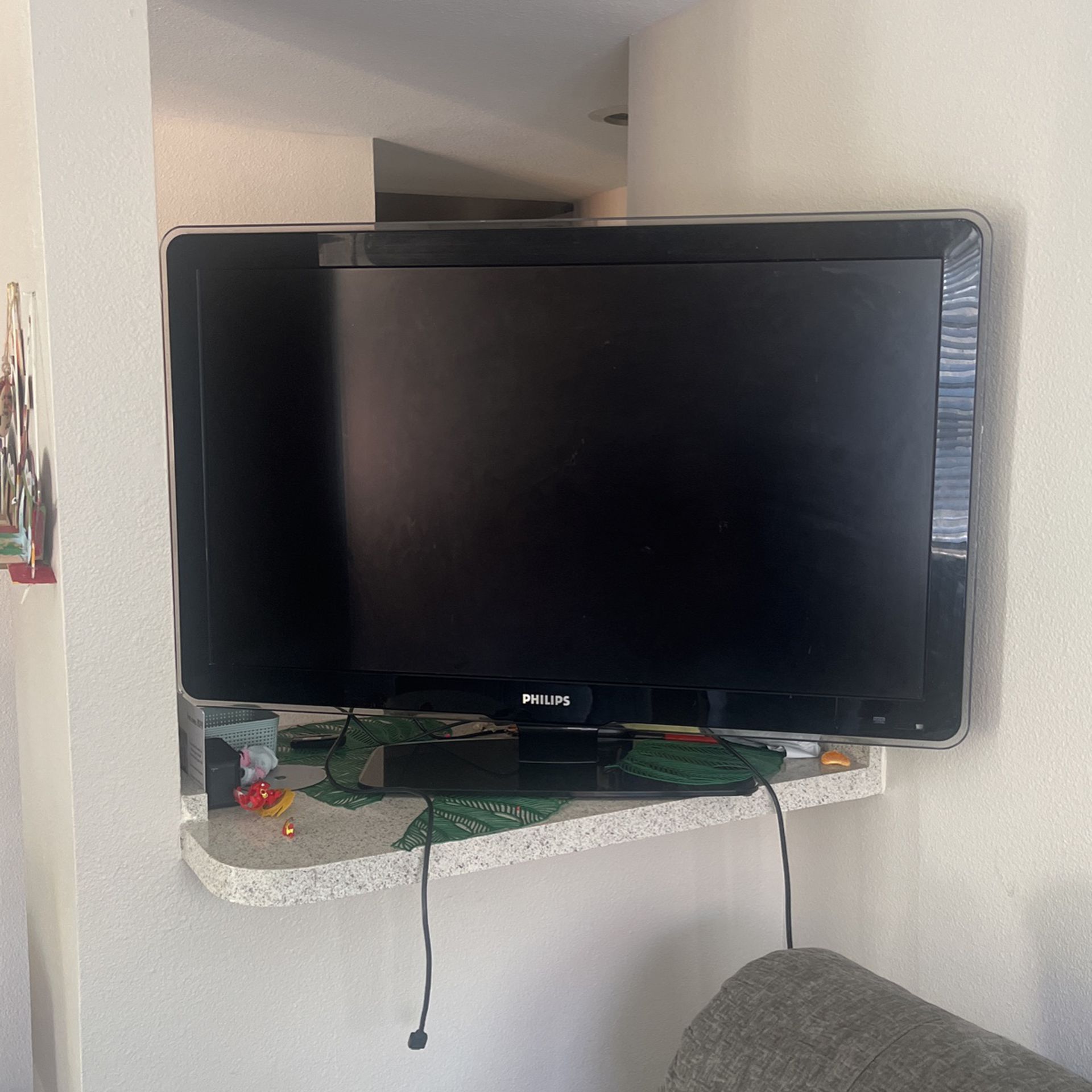 42 Inch Philips TV (moving Out of State)