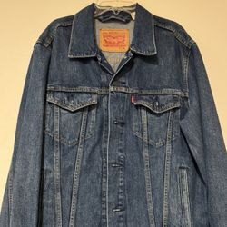 Levi’s Jean Jacket Size Medium Men Used Good Conditions 