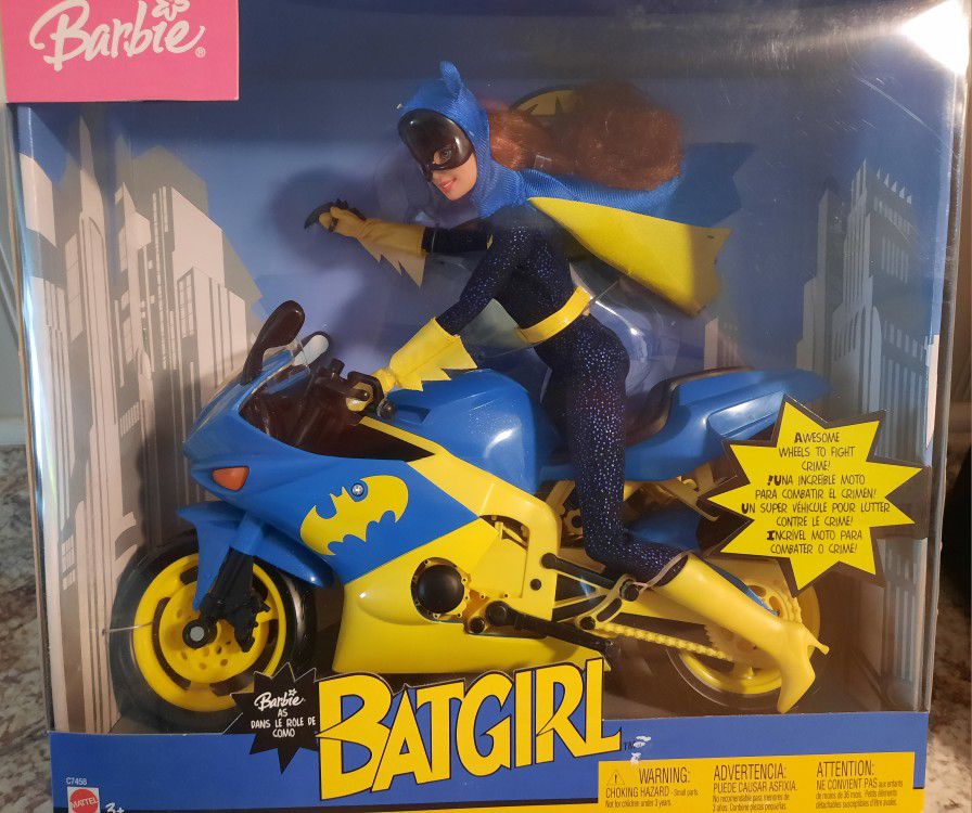 Batgirl Barbie 2003 Mattel, 2- Wonder Woman's, Super Girl