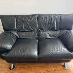 BLACK LEATHER COUCHES IN GREAT SHAPE!