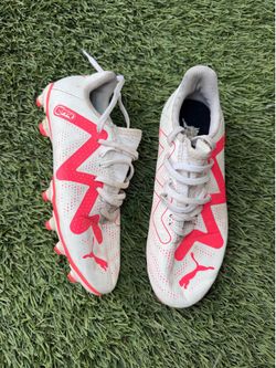 PUMA Kids Future Play FG/AG Soccer Cleats White/Hot Pink Size 2Y Kids Cleat