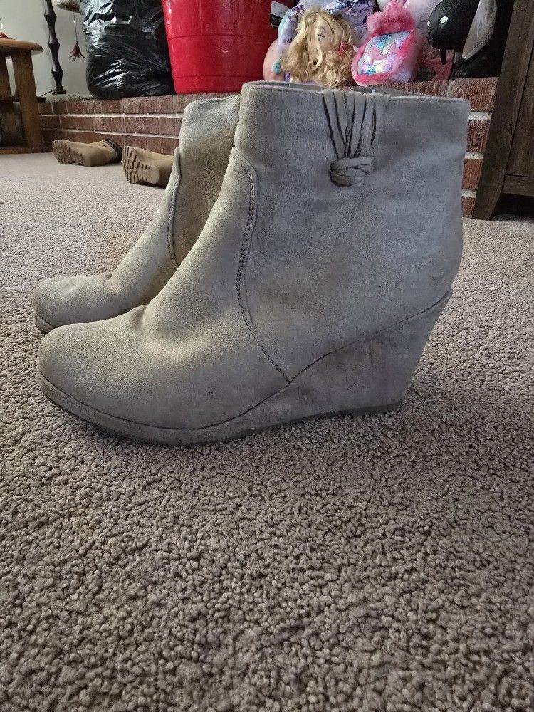 JG sz 10 Suede Wedges