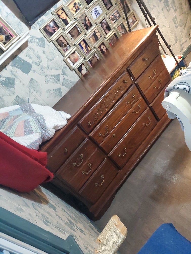 Dresser 9 Drawers