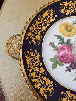 Round platter with gold trim
