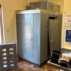 4 X 6 Walk-In Freezer In  Running Condition