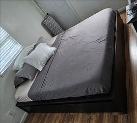 King size Ikea frame w drawers
