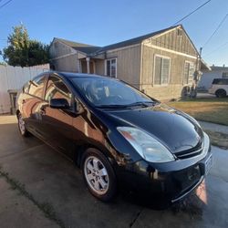 Used 2005 Toyota Prius - For parts / Does start