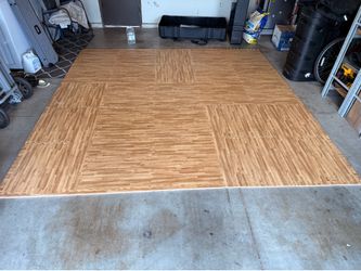 Portable Padded Wood Flooring with Travel Case