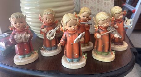 Adorable Hummel Angels choir set 6 pieces