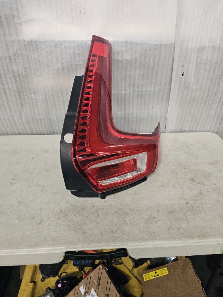 Volvo Xc40 Right Tail Light 2019 2020 2021 2022 2023 2024