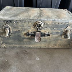 Antique Trunk - Blue 