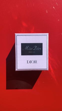 Brand New Women’s Miss Dior Essence perfume 🛍️🩷