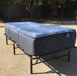 ****Twin XL Platform Bed w/Mattress****