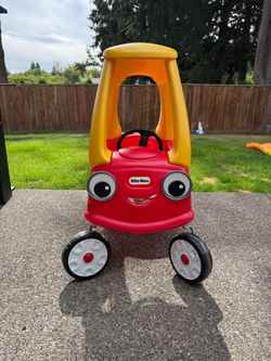 Little Tikes Cozy Coupe Ride-On Car