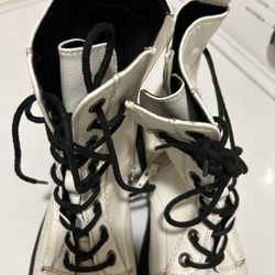 White Boots 71/2