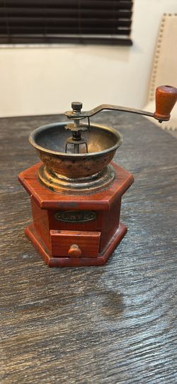 Vintage Manual Coffee Grinder – Wood & Metal | Mid-Century