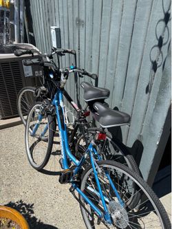 His & Hers Diamondback Maravista Hybrid Bikes – $300 OBO (Flat Tires)