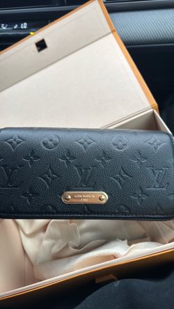 Wallet On The Chain Lily