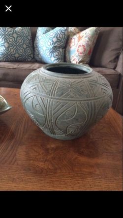 $25 Heavy vase