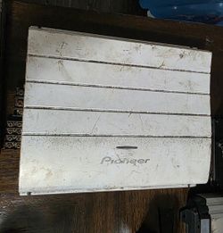 Pioneer GM-X552 4 channel car amplifier.