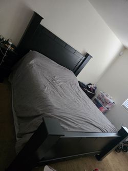 Queen size bed set