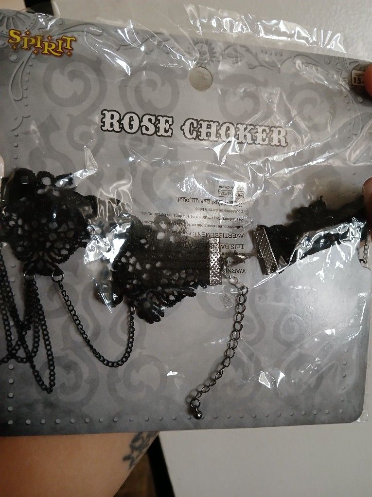 Rose Choker