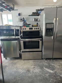 Set de cosina ,nevera, estufa, microwave y lavadora  de Plato's